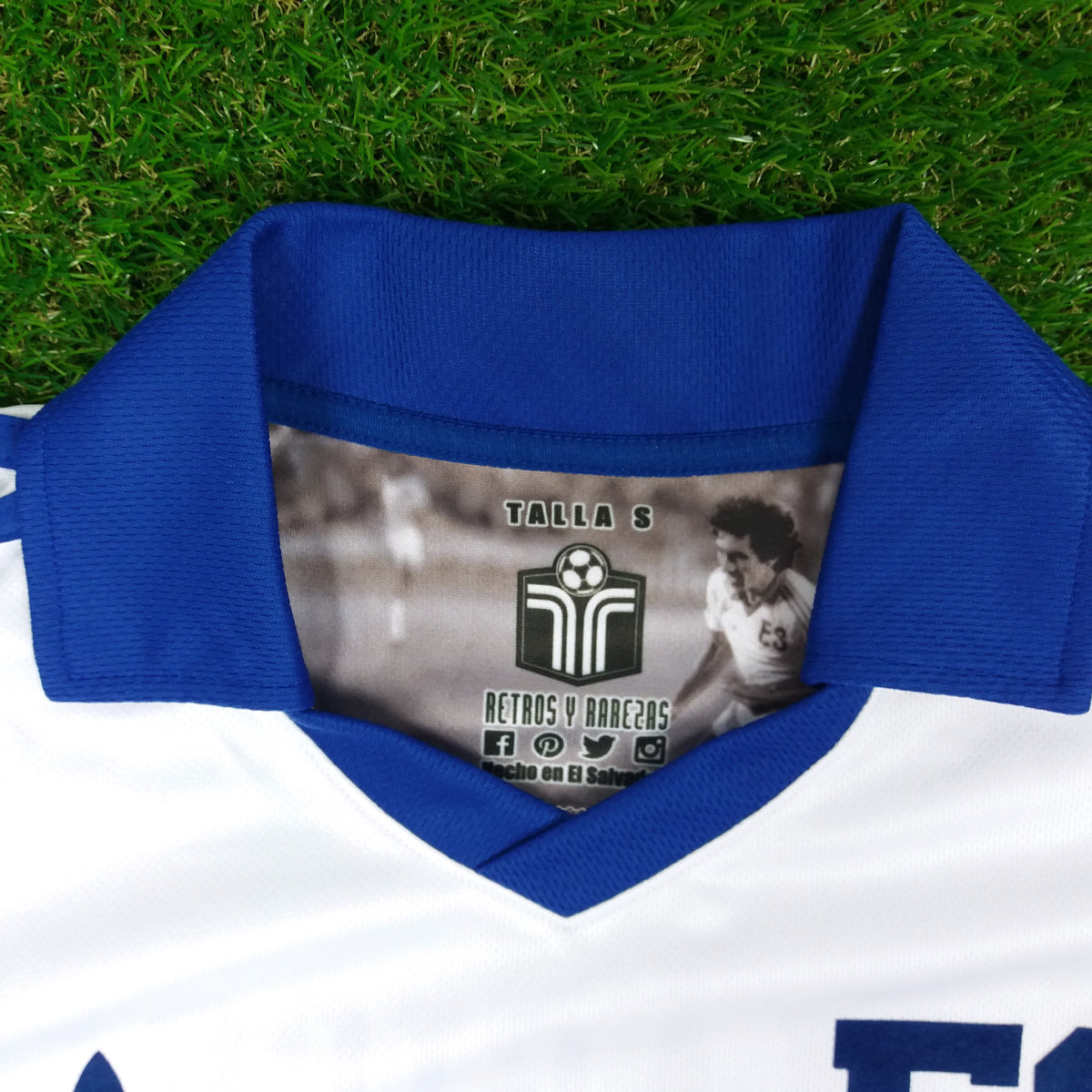 El Salvador, Men´s Retro Soccer Jersey, 1982 Mágico #11, SS