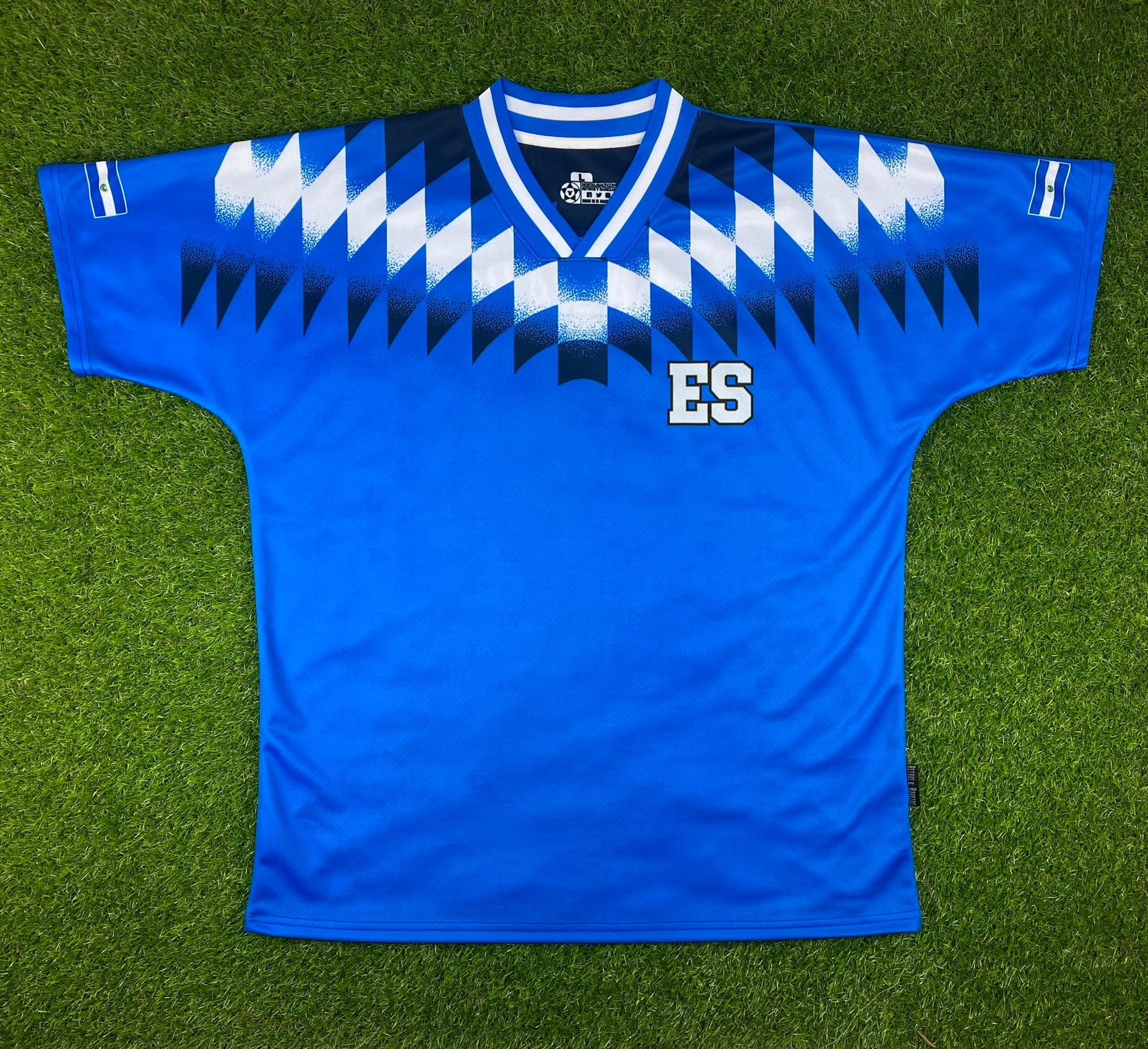 El Salvador Retro Soccer Jersey – 1982 World Cup 'Mágico' #11 – Size L (Unisex)